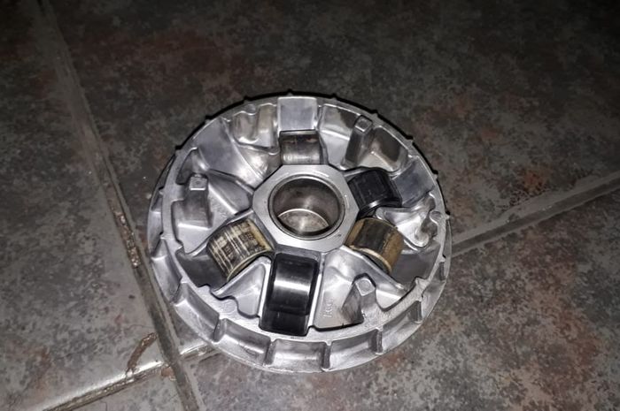 Cuma pakai dua buah roller 12 gram dan 3 roller 10 gram