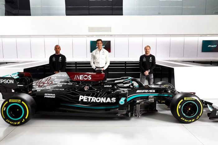 Mercedes AMG Petronas Perkenalkan W12 untuk F1 2021. Ada beberapa parts yang jadi pusat perhatian untuk ditunggu hasil risetnya. 