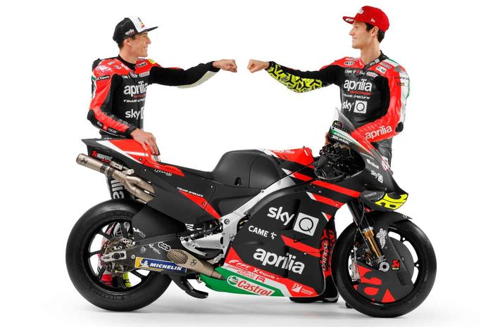 Aleix Espargaro (kiri) dan Lorenzo Savadori (kanan) perkuat Aprilia Racing Team Gresini di MotoGP 2021