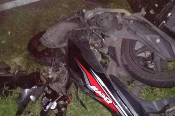 Honda BeAT ringsek setelah dihantam Honda Brio dari awan arah