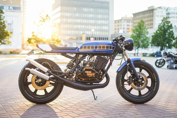 Yamaha RD400 cafe racer