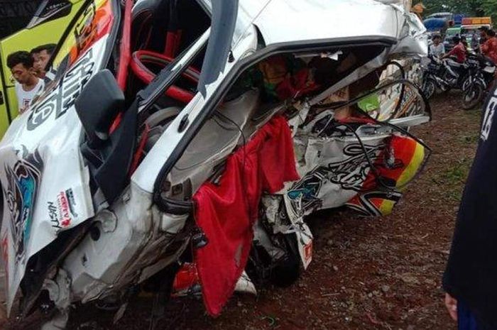 Kondisi kabin Isuzu Traga yang ringsek