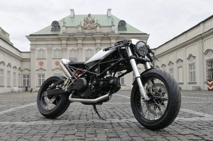 Ducati Monster 600 cafe racer