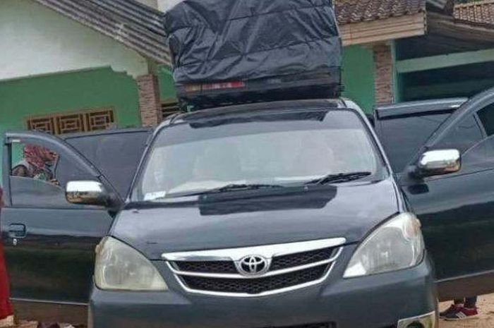 Toyota Avanza yang dijadikan travel nopol BG 1534 YF yang dilarikan pelaku hipnotis