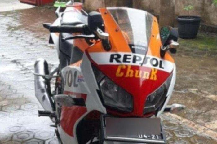 Honda CBR150R versi Repsol yang raib digasak maling di parkiran wisata Talang Indah, Fajaresuk, Pringsewu, Lampung
