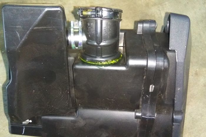 Tabung resonator di boks filter udara Suzuki Satria 150 FI