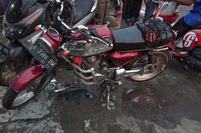 Honda CB100 milik Kepala BKPSDM Kabupaten Tulungagung, Arif Budiyono yang terlibat kecelakaan hingga tewas