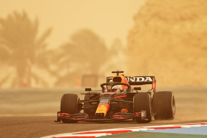 Pembalap Red Bull Racing, Max Verstappen tancap gas di hari pertama tes pramusim F1 2021.