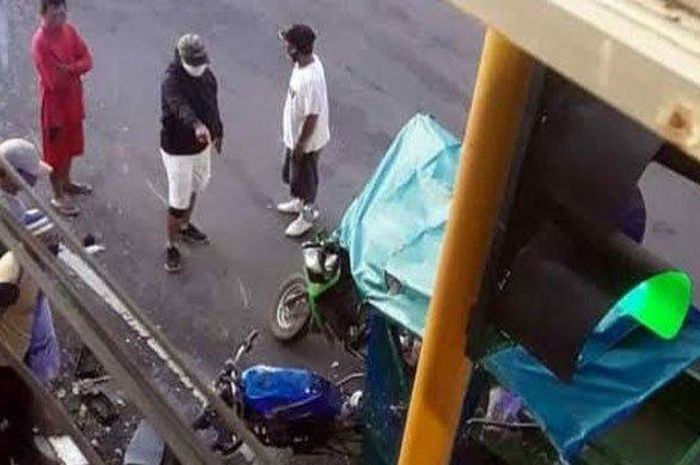 Kawasaki Ninja 150RR terlibat kecelakaan maut dengan kendaraan roda tiga dan Avanza