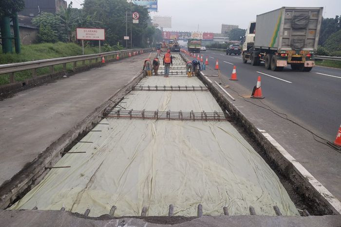 Ilustrasi. Perbaikan jalan di ruas tol Jakarta-Tangerang