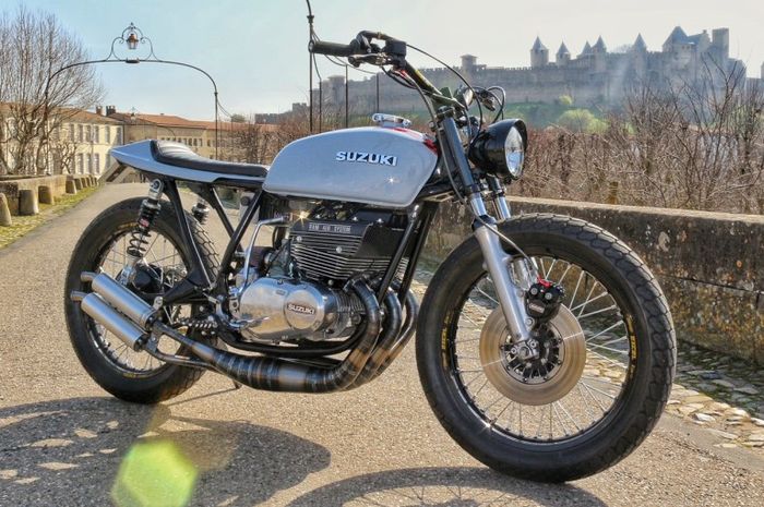 Suzuki GT380 street tracker