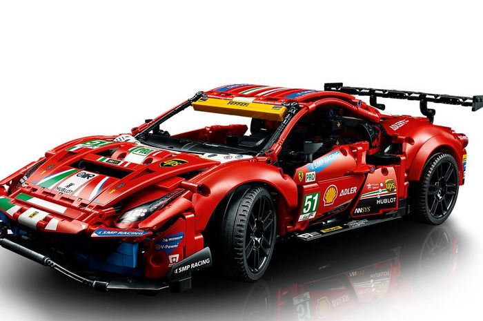 Mainan otomotif atau OtoToys berupa miniatur Ferrari 488 GTE bikinan LEGO.