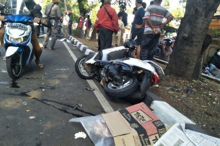 Kecelakaan motor tabrak pejalan kaki di Jalan Jendral R.S Soekanto, Duren Sawit, Jakarta Timur, Rabu 17 Maret 2021.