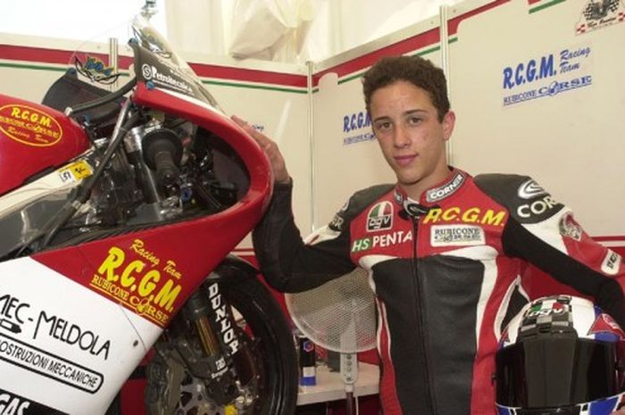 Andrea Dovizioso memulai kariernya di kancah balap dunia menggunakan Aprilia pada tahun 2001. 