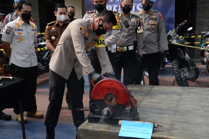 Polres Bogor amankan 420 knalpot bising, serta turut diamankan 37 kendaraan roda dua