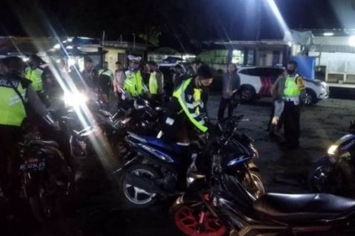 11 motor pelaku balap liar diamankan Satlantas Polres Pinrang, Jumat (19/3/2021).