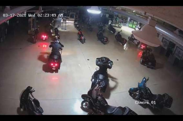 aksi pencurian Harley-Davidson Street Glide Special  di Kokomo, Indiana, Amerika Serikat.