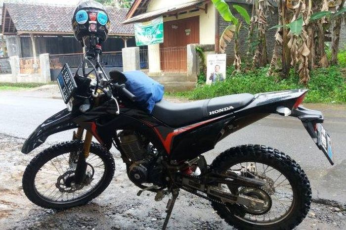 Honda CRF150L milik ketuaa Forum Koordinasi Tagana Ciamis yang hilang di halaman Mako Tagana Ciamis, (22/3/21)