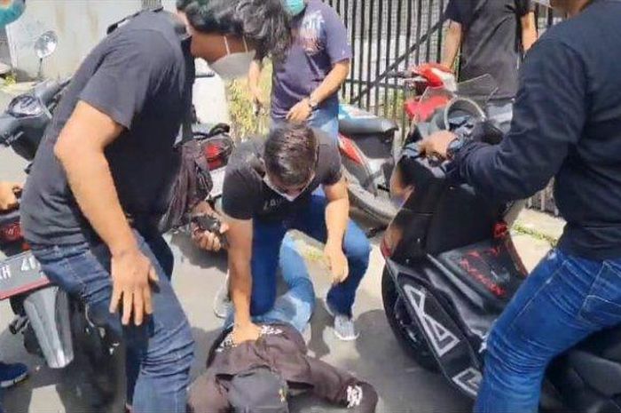 Penjambret lansia yang viral di Tamansari, Jakarta Barat dibekuk. 