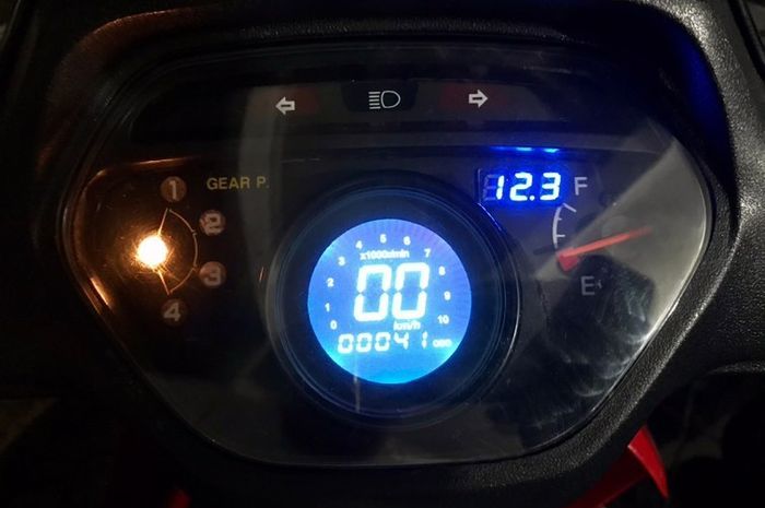 Tampilan spidometer Honda Supra X lansiran 2004 jadi keinian berkat penggunaan spidometer digital