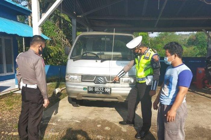 Suzuki Carry pikap yang sempat diburu polisi berhasil diamankan