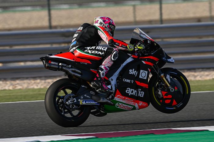 Aleix Espargaro terus memberikan kejutan pada sesi latihan bebas (FP) MotoGP Qatar di sirkuit Losail (26/3). 
