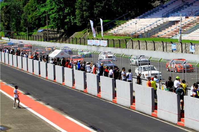 Suasana di garis start ISSOM 2021
