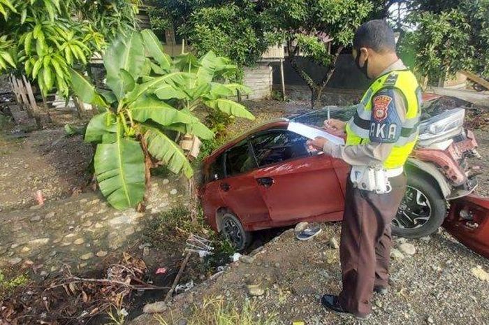 kondisi honda Mobilio yang terlibat kecelakaan dengan Innova