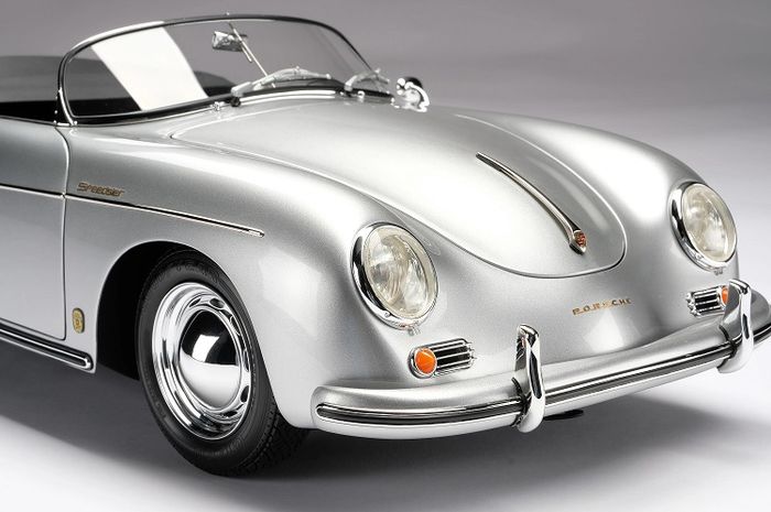 OtoToys miniatur Porsche 356A Speedster skala 1:8.
