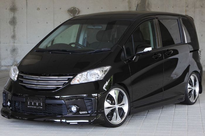 Modifikasi Honda Freed dengan gaya sporty hasil garapan M'z Speed, Jepang