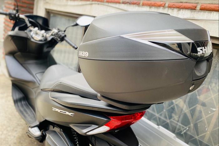 Boks Shad SH39 terpasang di Honda PCX