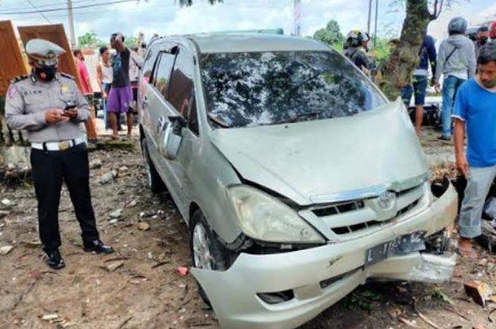 Kondisi Toyota Innova yang terlibat kecelakaan