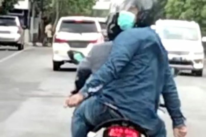 Viral video aksi kejar-kejaran perampok dengan modus ban mobil gembos yang mengendarai Honda Vario