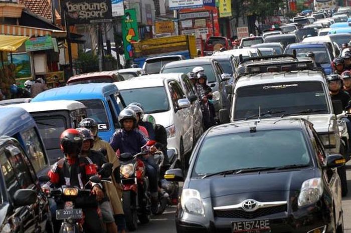 ilustrasi kemacetan yang terjadi di Kota Malang, Jawa Timur saat libur Paskah 2021. 