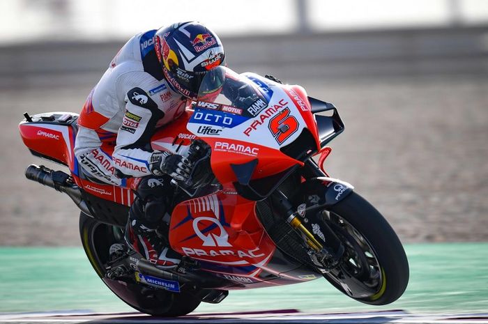 Pembalap tim Pramac Racing, Johann Zarco, berhasil menjadi pembalap tercepat pada sesi warm up MotoGP Doha 2021