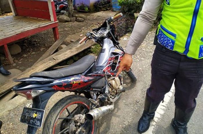 Sebuah Suzuki Satria FU terjaring razia knalpot brong oleh petugas Satlantas Polres Lhokseumawe