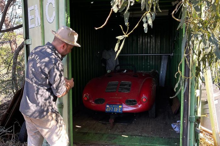 Seorang pria asal Amerika Serikat, Bobby Green temukan Porsche 550 Spyder rakitan 1955.