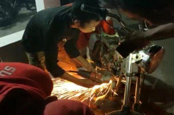 Pengendara motor di Bireuen yang menggunakan knalpot tak standar diminta memotong sendiri knalpotnya