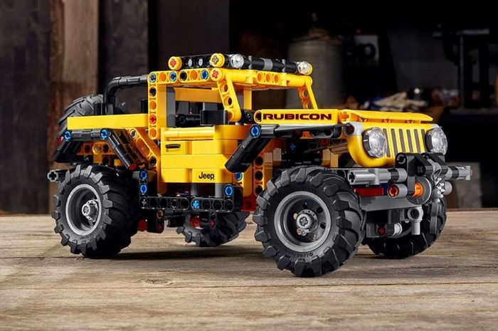 Mainan otomotif atau OtoToys LEGO Jeep Wrangler Rubicon.
