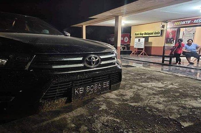 Toyota Hilux anggota DPRD Kabupaten Sintang, Kalimantan Barat jadi sasaran penembakan