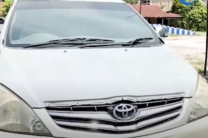 Toyota Kijang Innova yang diembat dan diumpetin pegawai Bank BUMN dengan cara licik di Tanjungbalai, Sumatera Utara
