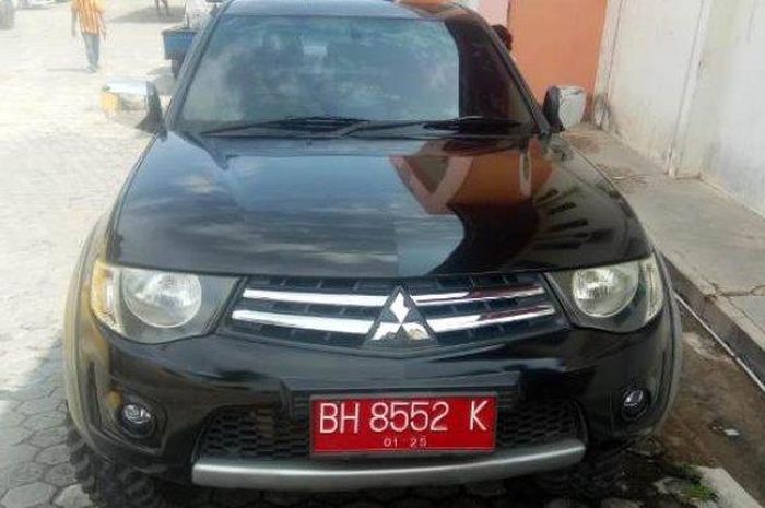 Mitsubishi Strada Triton pelat merah tak sengaja melindas seorang bocah hingga tewas