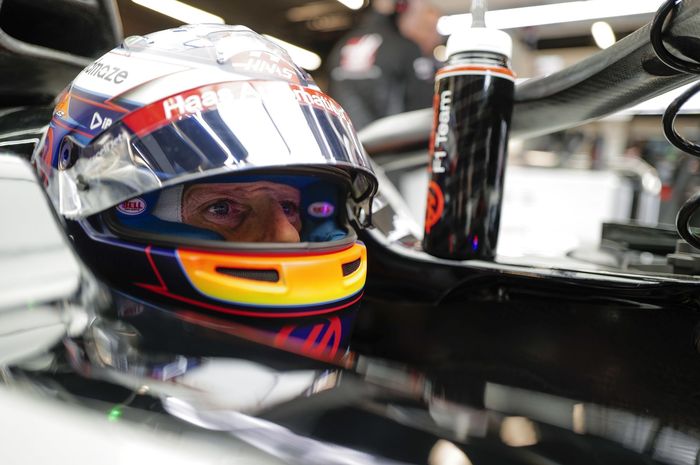 Jadi tes mobil Mercedes, mantan pembalap F1 Romain Grosjean sudah lakukan seat fitting