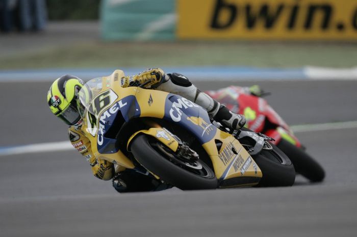 Valentino Rossi pernah kalah di MotoGP Portugal dengan jarak sekitar sejengkal saja, kapan itu?