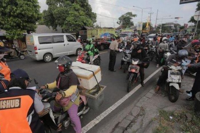 Ilustrasi penyekatan arus lalu lintas