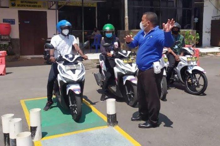 Satlantas Polres Kediri Kota hadirkan program safety riding dan SIM Online.