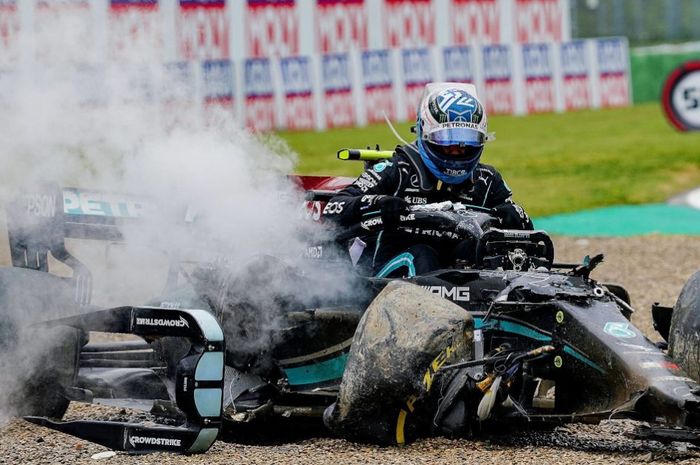 Meski tak menyalahkannya soal crash di F1 Emilia Romagna 2021, Toto Wolff tetap kritik Valtteri Bottas