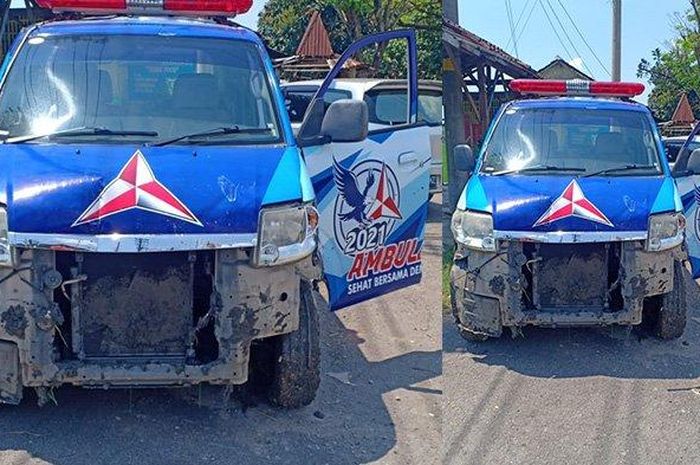 Suzuki APV ambulans Partai Demokrat nyungsep ke sawah saat dipakai latihan nyetir di Nglangong, Karang Tengah, Sragen