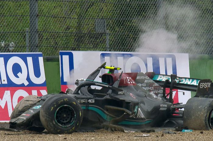 Rusak parah karena crash F1 Emilia Romagna 2021, hampir semua part mobil Valtteri Bottas tak bisa diperbaiki