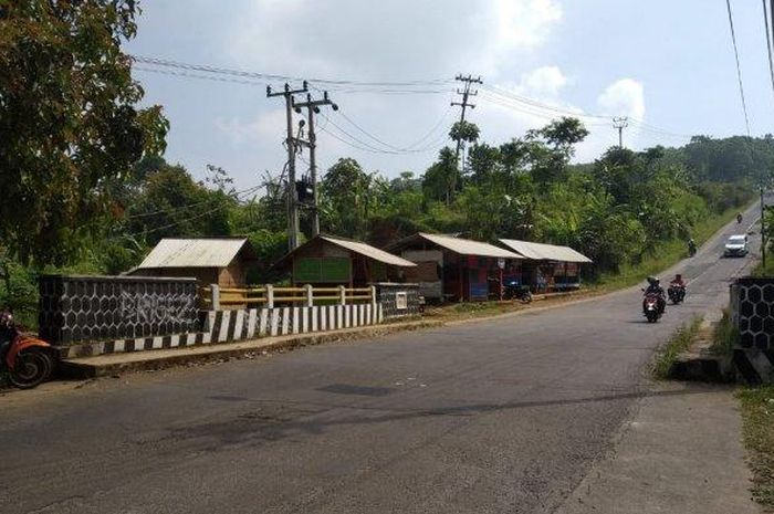 Jalur Cijapati jadi salah satu jalan alternatif yang dijaga ketat oleh Polda Jabar